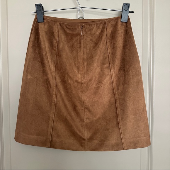 A&F Vegan Suede Mini Skirt XXS - Picture 2 of 4